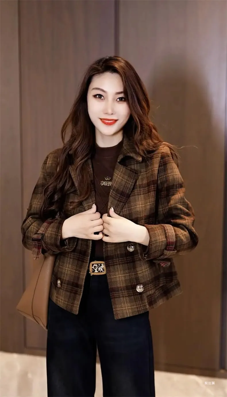 Retro Short Coats and Cotton Padded Jackets for Women in Autumn and Winter